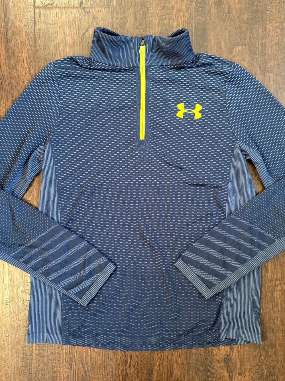 Under Armour Athletic Pull Over size Youth XL